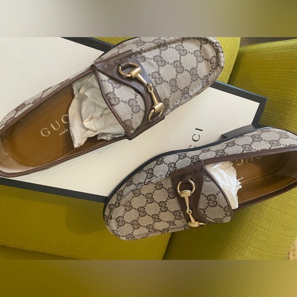 Gucci displayed shoes . Never worn size 8.5 D - Picture 1 of 7